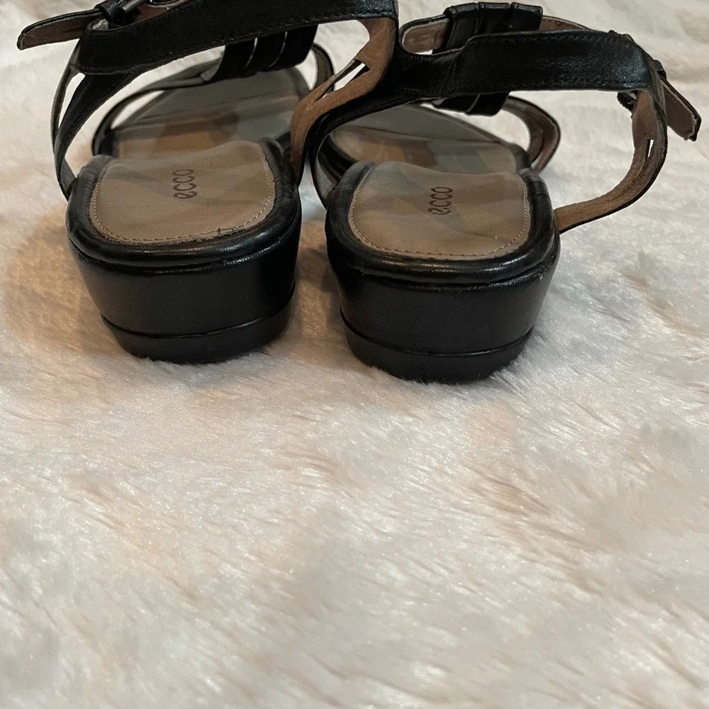 ECCO Black Leather T-Strap Sandals Women EU 38 US 7-7.5 Quiet Luxury Minimalist